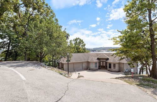 Lake Ozark House | Pet-Friendly Home In The Main Channel w/Breathtaking Sunsets & Lake Views
