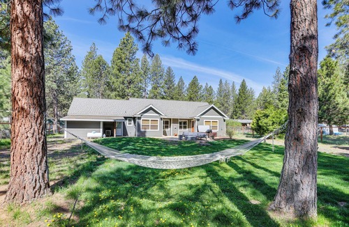 Deschutes River Woods House | Pet-Friendly Oregon Retreat w/Patio & Hot Tub!