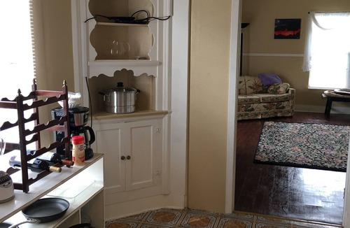 Beacon Hill House | Pet Friendly with Solar Power In An Historic Area, Close To Downtown, Sleeps 6