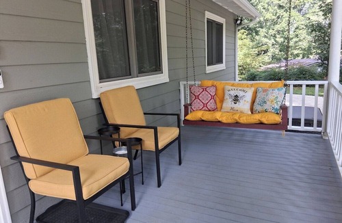 Statesville House | Pet-Friendly Wooded Retreat, 3BDRM, Mins to Downtown Statesville