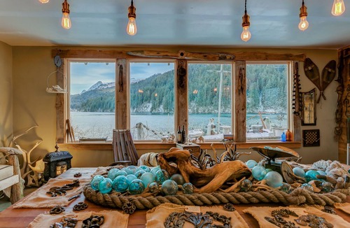 Seldovia Village Cabin | Pioneer Cabin, Stunning Views, Glacier, Park, Kayaks, Fishing, Bear Viewing.