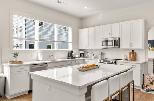 Chosewood Park House | Pool/5 Miles to the World Cup/EV Charger/Free Garage Parking/Outside Space/Pet Friendly