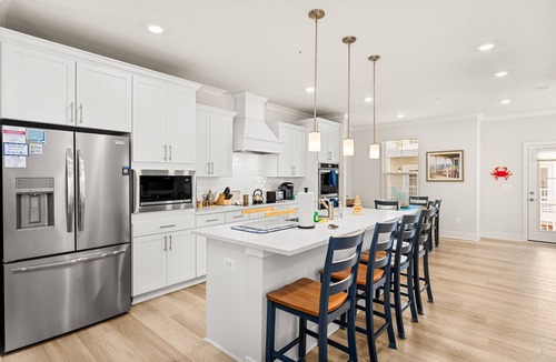 Caine Woods House | Pool,Beach 2 Blocks,10% Off! Pets,King Beds,Linens,Air Hockey, Kids Loft