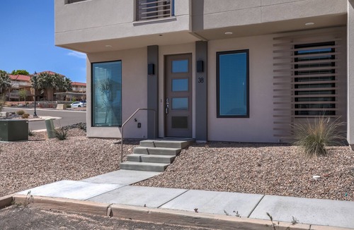 St. George House | Pool Open! | Warm Pool, Hot Tubs, Slide, Waterfall | Disney+ | New April 2020 | #38