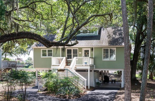 Tarpon Pond House | Popular Tarpon Pond Cottage w/Screened Porch! Great Location! 1 small dog allowed!