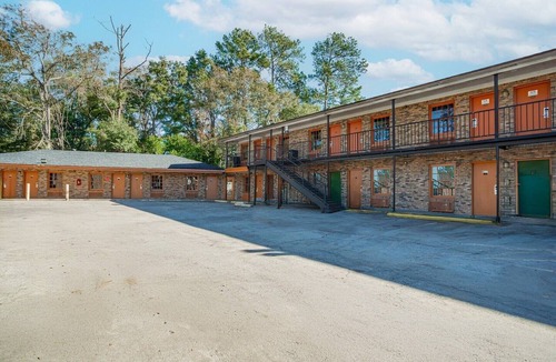 Walterboro - St. George Apartment | Premium King Bed|Walterboro SC