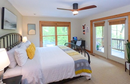 Dillard Cabin | Private Cabin Getaway w/Fireplace, View & Games 🏔️⛳️