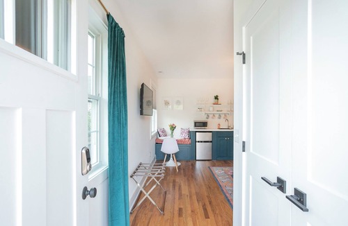 Sylvan Park Apartment | Private, Charming Sylvan Park Guest Suite with Parking