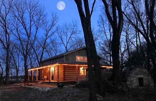 Elmdale House | Private Chase County Cabin on Middle Creek!