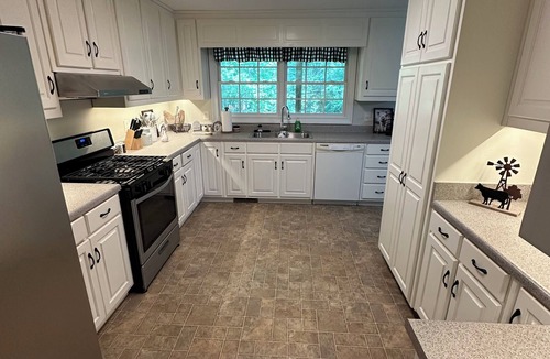 Winder House | Private Dirt Road Retreat 4 bedroom farmhouse/minutes to UGA campus
