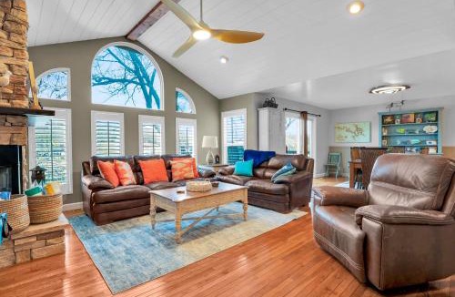 Sunrise Beach House | Private Dock! Waterfront Sunrise Beach Rental