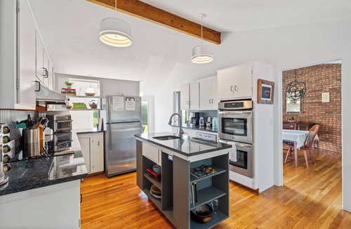 Dublin House | Private Field House - Spacious 4 Bedroom Home