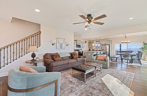 Settlers Ridge House | Private, Gated, 6 acres, Epic Long Rage Views, Best Location, Sleeps 10, Family!