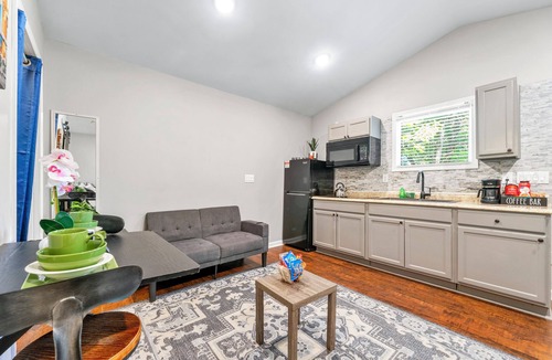 Lawrenceville Cabin | Private Guest House - Cozy & Comfortable Near Gas South Arena