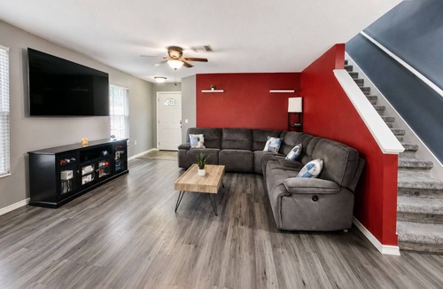 Seffner Community Alliance House | Private Heated Pool + Spa Paradise Sleeps 9