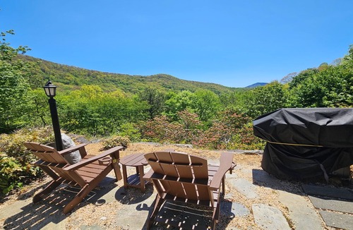 Cataloochee Ranch Cabin | Private, Mountain Views, Hot Tub, WiFi, Kid & Dog Friendly, Hike to the creek!