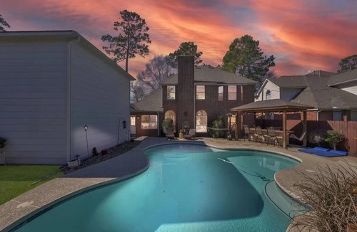 Tomball House | Private Pool + Pool Table, 4-bedroom Woodlands Home