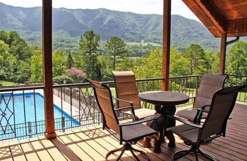 Townsend Cabin | PRIVATE POOL! STUNNING VIEWS! PREMIER Family Lodge on 50 acres in the Smokies!