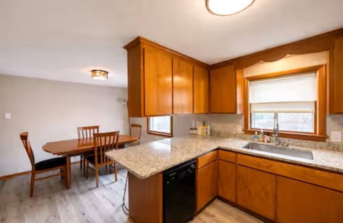 South Amherst House | Private Retreat ranch house in South Amherst