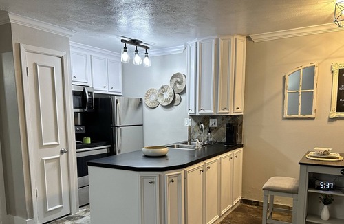 Greenway Plaza-Upper Kirby Apartment | Quaint Boho