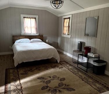 Voluntown House | Quaint Cabin Getaway with Porch & Weekend Music in Voluntown, Connecticut