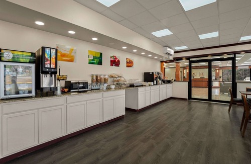 Yemassee Hotel | Quality Inn Yemassee - Point South I-95