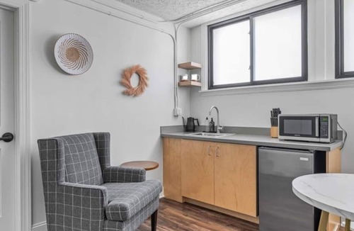 Charlotte Street Apartment | Queen Suite + Kitchenette