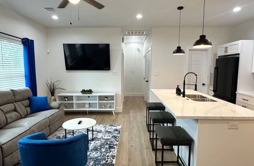 Northside House | Quiet 3BR Home Fast Access to IAH Downtown