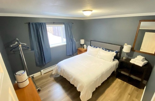 Sand Lake House | Quiet and close to airport with fastest WiFi available.