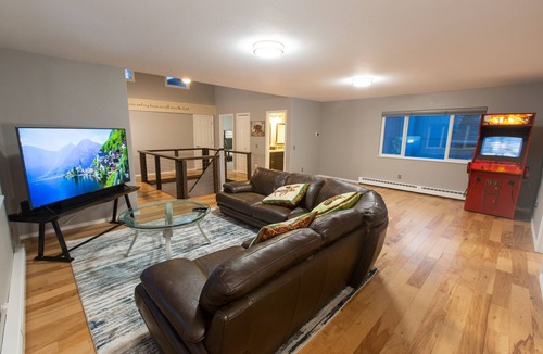 Huffman - O' Malley House | Quiet large home in South Anchorage to launch your Alaska Adventure!