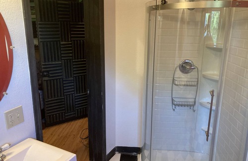 Huffman - O' Malley Apartment | Quiet, private, 1 bedroom, studio in great part of town. Old recording studio!