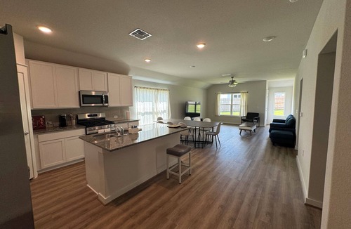 Del Valle House | Quiet spacious 5-bedroom house with huge fenced yard near COTA, Tesla, Airport