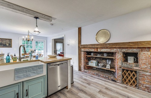 Putnam House | Quintessential New England Home w/Patio & Grill!