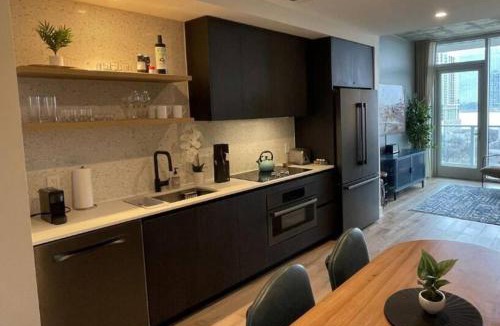 Rainey Street Historic District House | Rainey St -Luxury 1BR - Top Amenities -RT Pool -17