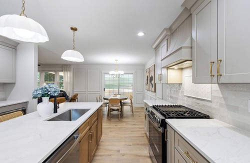 North Raleigh House | Raleigh Spacious Modern Retreat for 10