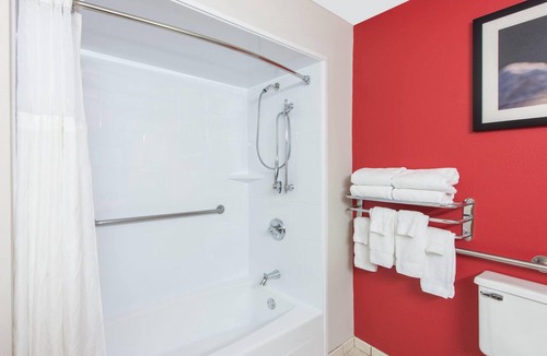 Springfield Hotel | Ramada by Wyndham Springfield North