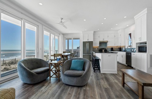 Edisto Island House | RECENTLY BUILT 4 Bedroom, 4 1/2 bath home with Luggage Lift, Oceanfront