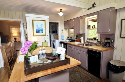 Mirror Lake House | Red Rooster: Pet-Friendly Cottage in Mirror Lake w/2 Fire Pits & Fenced Yard