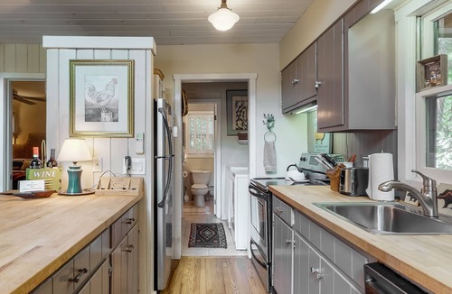 Mirror Lake House | Red Rooster: Pet-Friendly Cottage in Mirror Lake w/2 Fire Pits & Fenced Yard