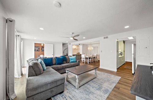 Bermuda Beach House | Relax in Beachside Comfort with Stunning Views