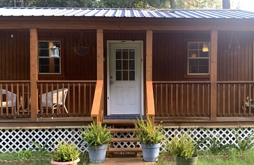 Saint Helena Island Apartment | Relax in this cozy cabin on an idyllic sea island