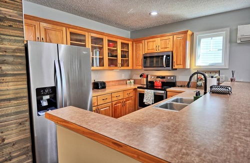 Seven Devils Condo | Relax in this cozy 2-bedroom Hawk's Peak Condo in Seven Devils, NC, perfect for 4!