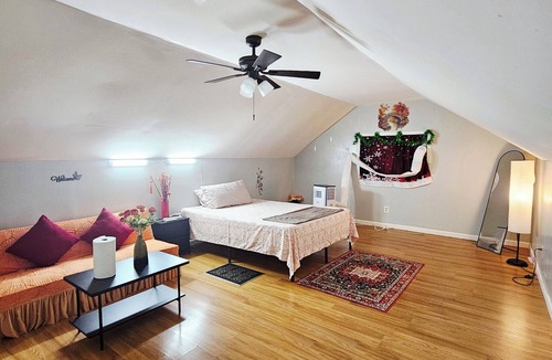 Pagedale Bed & Breakfast | Relaxing shared place near U.City/Delmar/Forest Park big 1BR with attach Bath