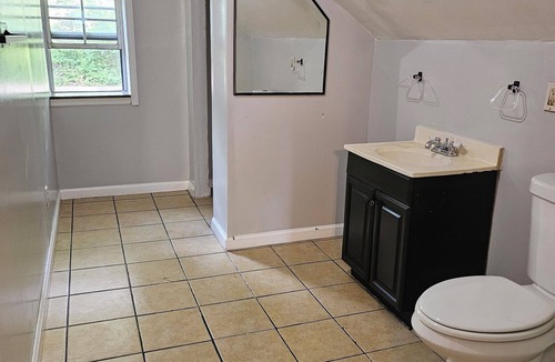 Pagedale Bed & Breakfast | Relaxing shared place near U.City/Delmar/Forest Park big 1BR with attach Bath