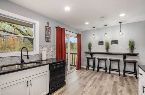 Grandview House | Remodeled 3BR w/queen beds on 1/2 acre backing to open space. Bonus basement living room + extra bath. Chef’s kitchen, W/D, patio + outdoor dining. Bright, private setting w/shade trees near Raymore/Belton. Fast WiFi.