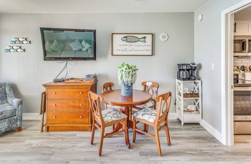 Crescent Beach Apartment | Remodeled Condo w/Hot Tub in N Myrtle Beach!