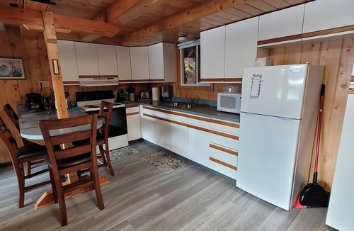 Homer Cabin | Remote Alaska cabin, located in the Kachemak Bay Park area of Tutka Bay.