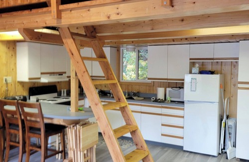 Homer Cabin | Remote Alaska cabin, located in the Kachemak Bay Park area of Tutka Bay.