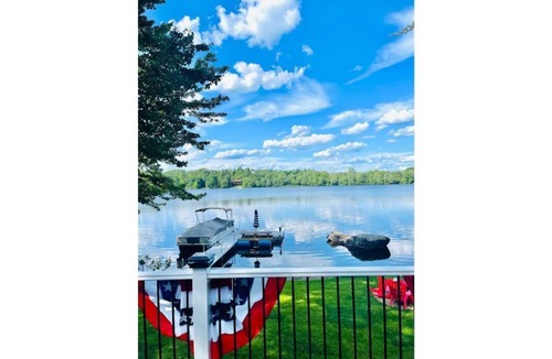 Barnstead House | Renovated Waterfront Lake House/Swim/Fishing/Leaf Peep/Ski/Ice Skate/Firepit