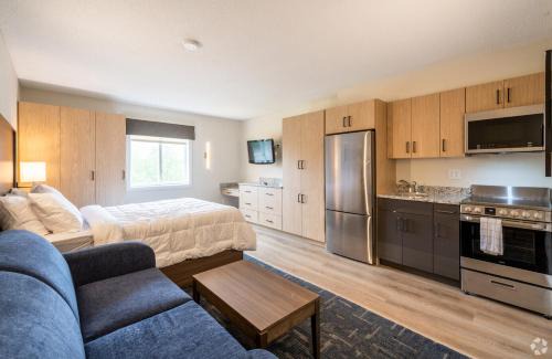 Marlborough Hotel | Residences at Solomon Pond